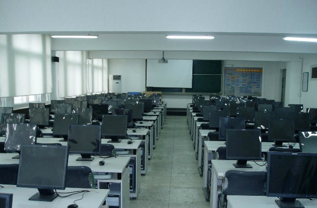 國際商務(wù)模擬仿真實(shí)驗室