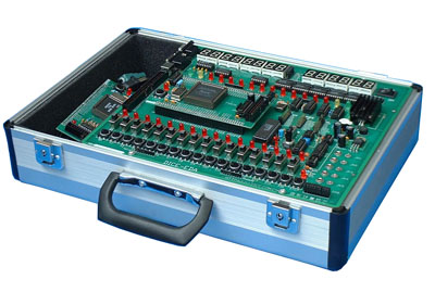    LG-EDA01型 實(shí)驗開(kāi)發(fā)系統，一改傳統數字電路實(shí)驗系統“芯片＋連線(xiàn)”做法，而采用CPLD或FPGA等大規模在線(xiàn)可編程器件,使數字電路的硬件軟設計,即電子設計自動(dòng)化EDA.該系統支持眾多著(zhù)名公司的CPLD/ FPGA芯片應用開(kāi)發(fā)，并配有相應的開(kāi)發(fā)軟件,適用廣大高校的EDA數學(xué)實(shí)驗、課程設計和畢業(yè)設計，同時(shí)也為科研院所提供了良好的開(kāi)發(fā)環(huán)境。 