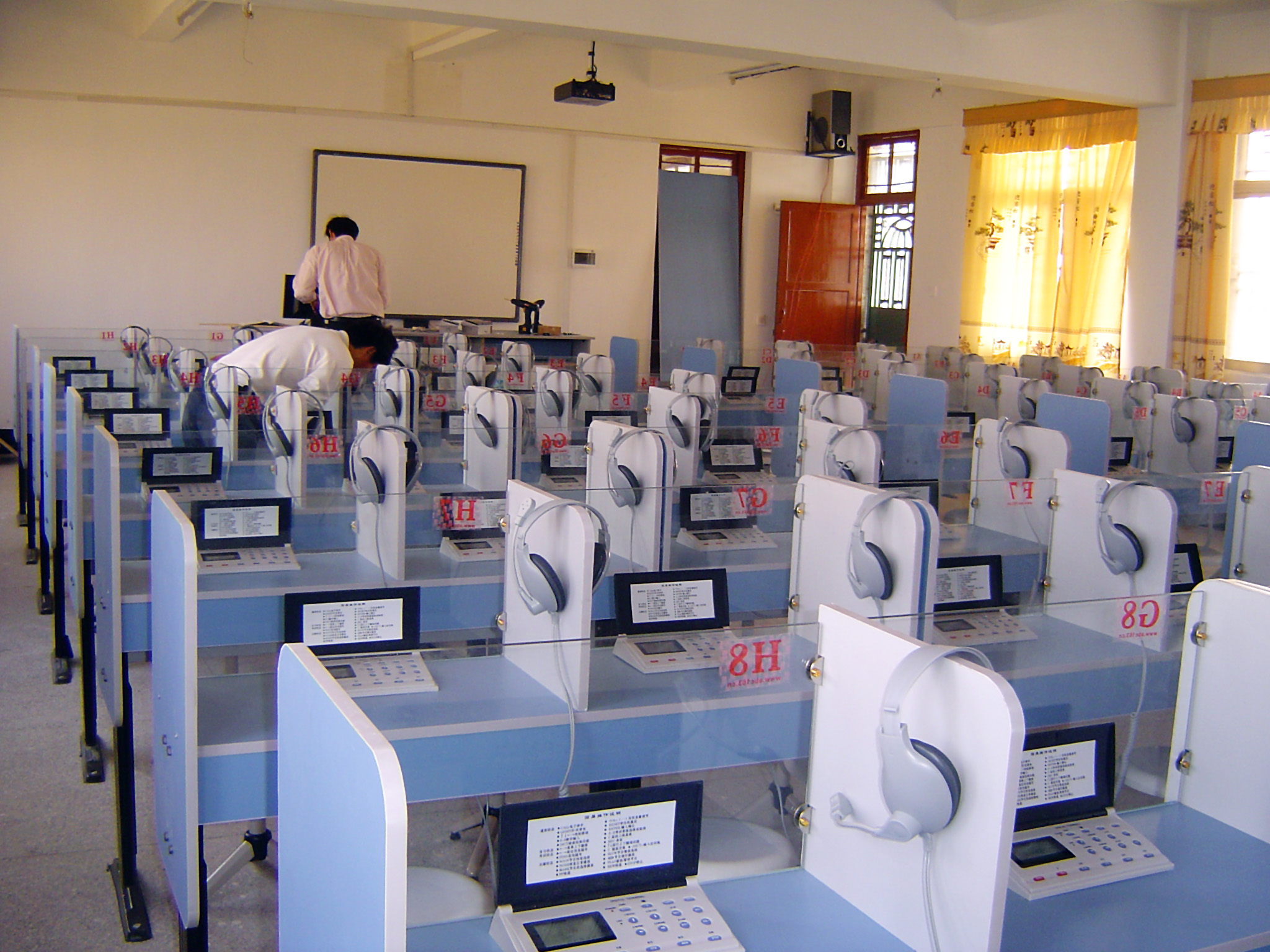 數字語(yǔ)音室、模擬語(yǔ)音室