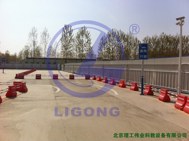 科目二場(chǎng)地考試系統，曲線(xiàn)行駛