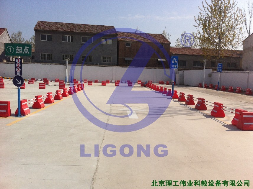 科目二場(chǎng)地考試，直角轉彎