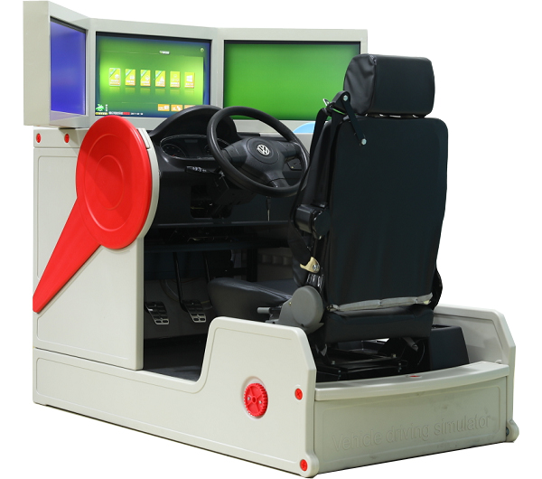 三屏汽車(chē)駕駛模擬器