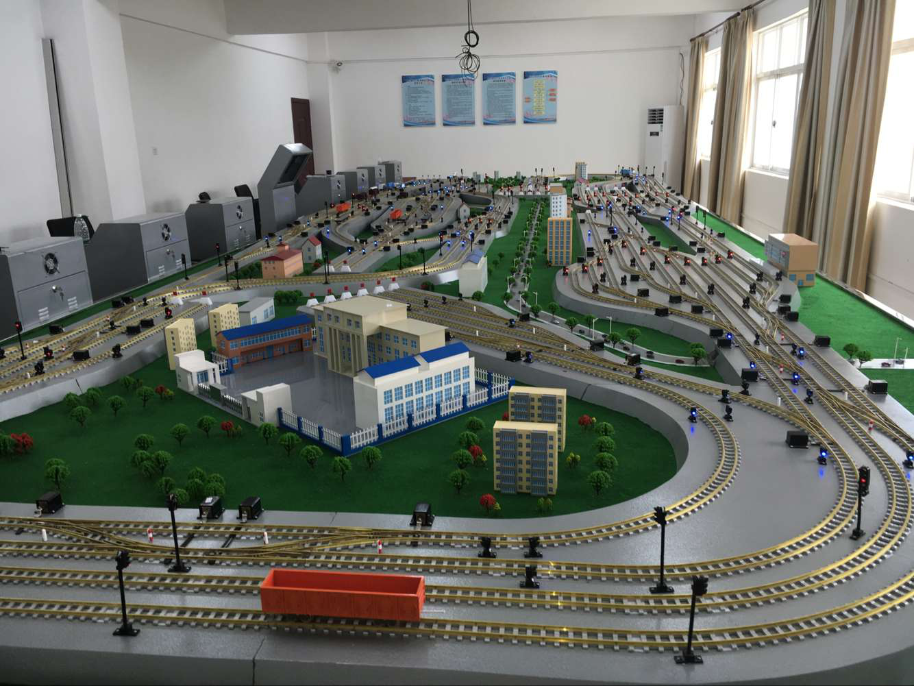 高鐵沙盤(pán)實(shí)訓設備