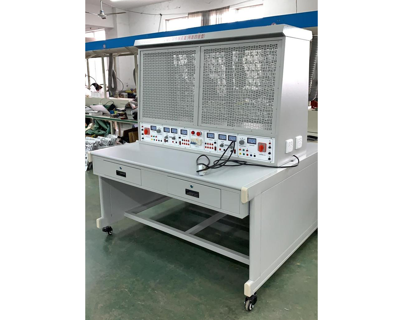 4工位網(wǎng)孔型電工實(shí)訓臺